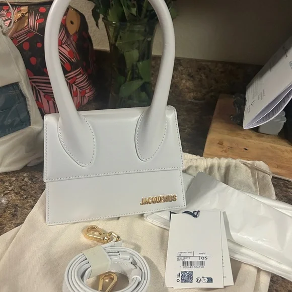 Jacquemus White Mini Bag with Curved Handle - Picture 1 of 4